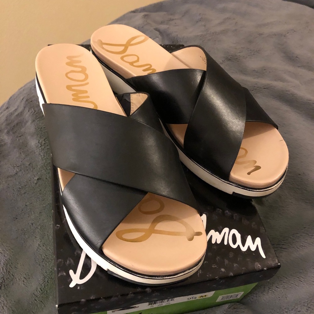 Sam Edelman Audrea slides. 9.5 Med. Black strap